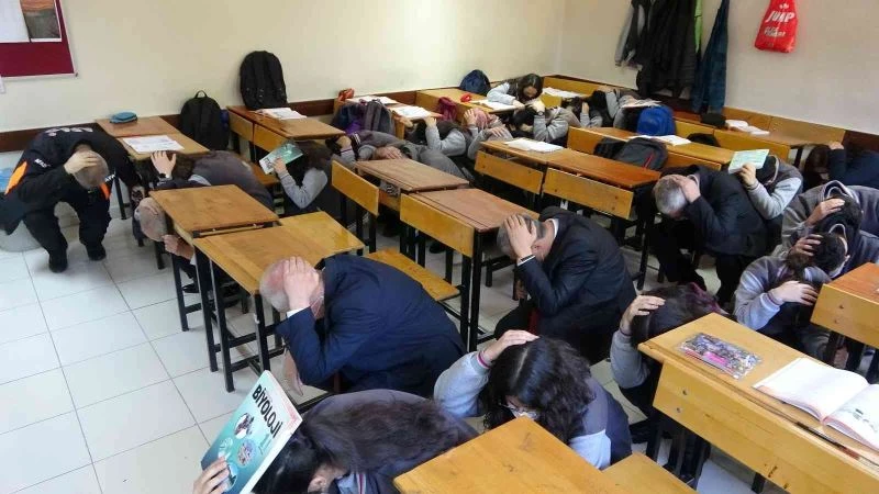 Osmaniye’de ziller teneffüs için değil ’deprem’ alarmı için çaldı