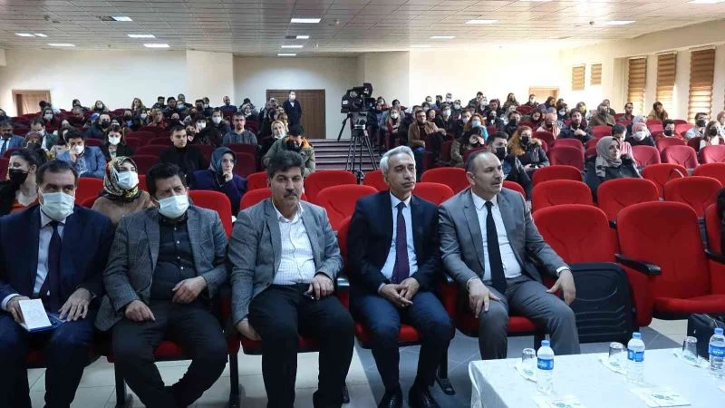 Erciş’te akademisyen ve yöneticiler öğrencilerle buluştu

