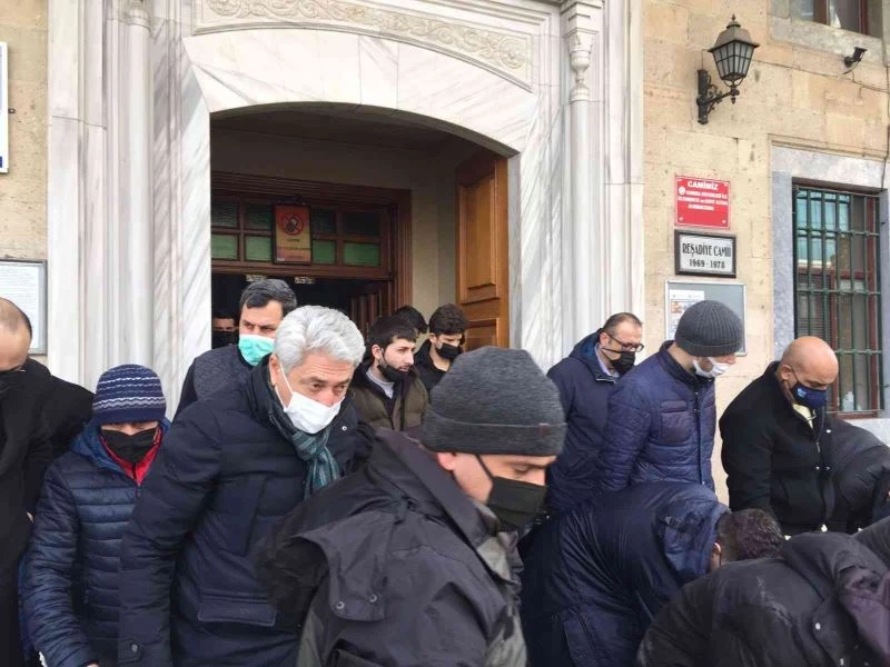 Cuma namazında tedbiri elden bırakmadılar
