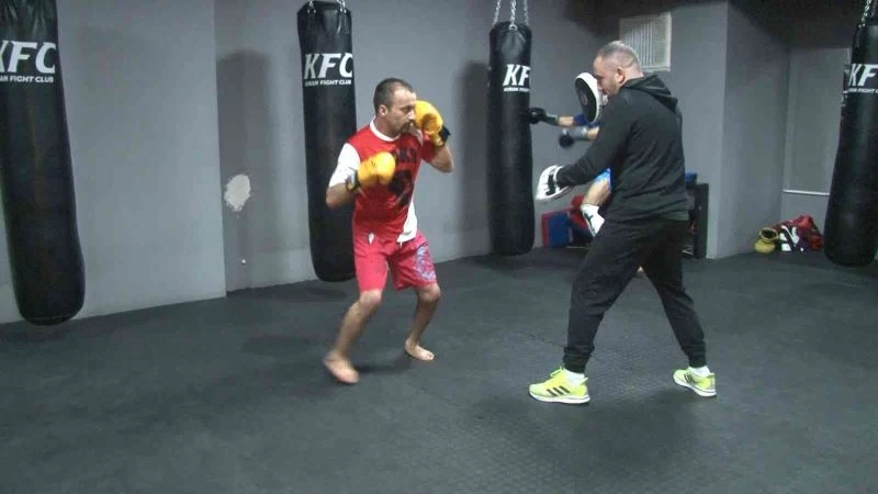 Yürüme engelli Kerem Şener, hayata spor yaparak tutundu
