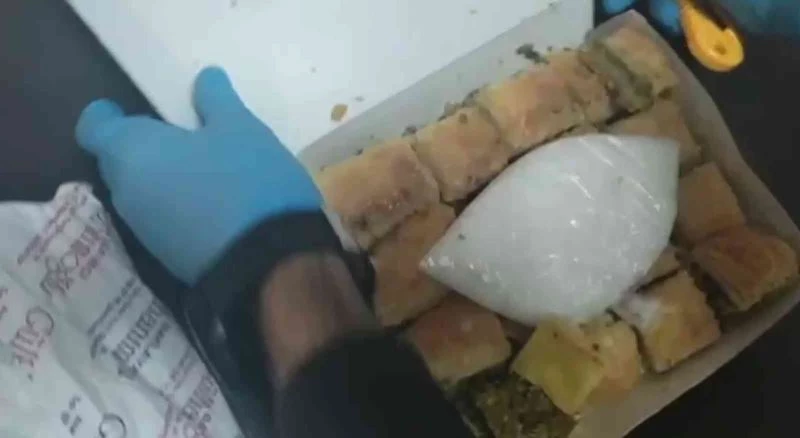 Güvercin kutusu ve baklava paketinden uyuşturucu çıktı

