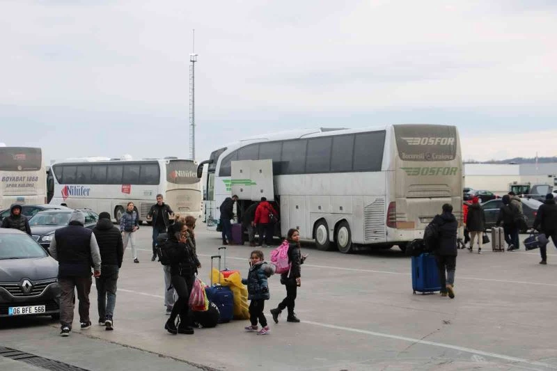 Rus saldırısından kaçan Ukraynalı vatandaşların Türkiye’ye tahliyesi devam ediyor
