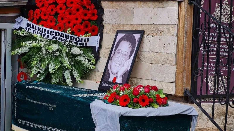 Sanatçı dostları Akrep Nalan’ı yalnız bıraktı
