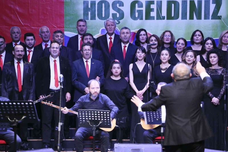 Aydın Büyükşehir Belediyesi Korosu türküleri ’+1 farkla’ seslendirdi
