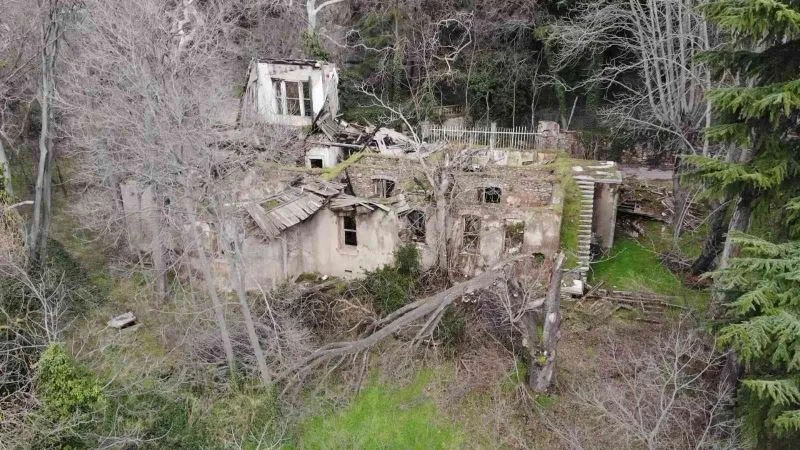 Maltepe’de Süreyya Paşa’nın kurumlara bağışladığı tarihi köşk harabeye döndü
