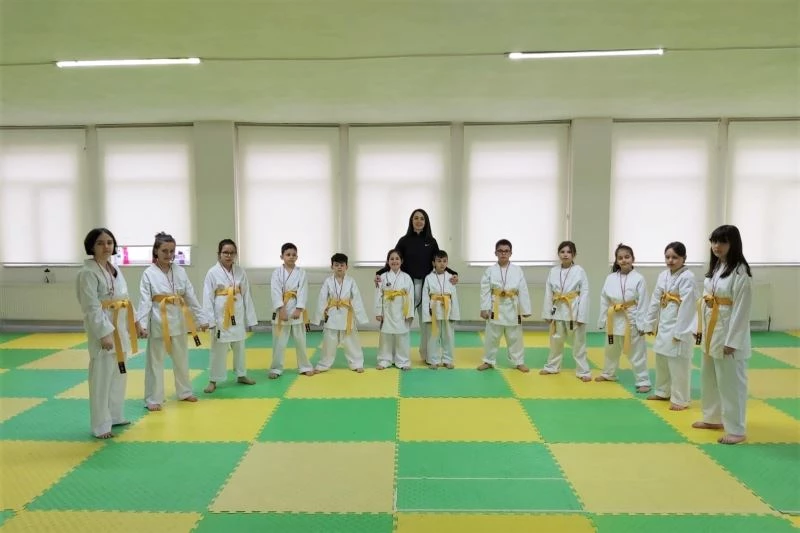 Süleymanpaşalı karateciler kuşak atladı
