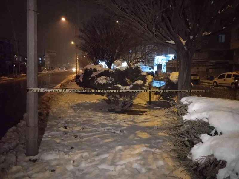 Otomobilden açılan ateşle vurulan şahıs kamyonetle hastaneye götürüldü
