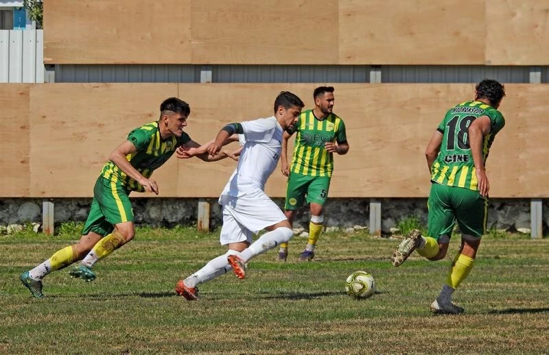 Alaçatıspor, uzatma dakikalarındaki penaltı golü ile 3 puanı kaybetti
