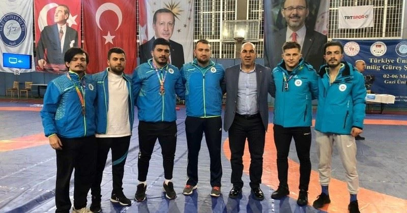 ETÜ’ye güreşte 3 madalya birden
