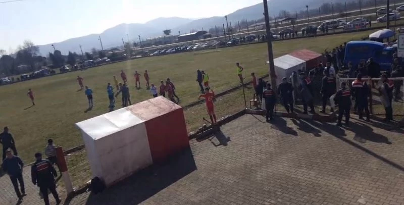 Saltukovaspor - Çaycuma Gençlerbirliği karşılaşmasına jandarma müdahelesi
