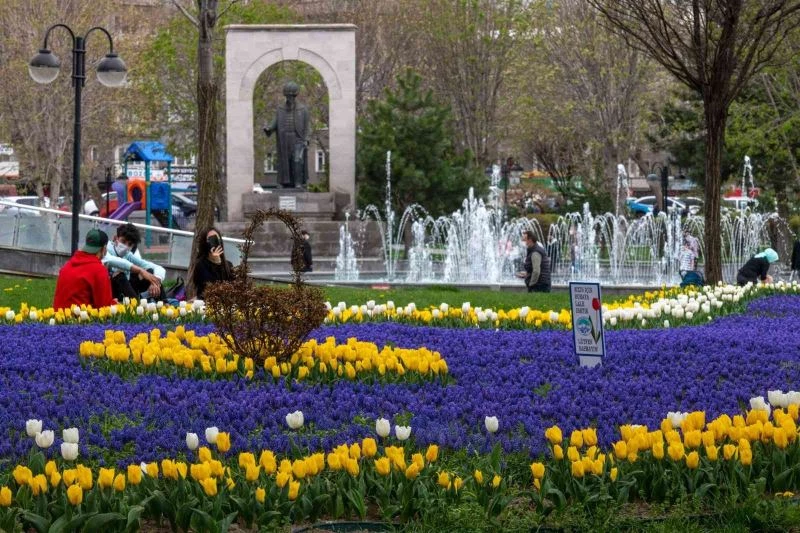 Kayseri, 1 milyon lale ve sümbülle donatıldı
