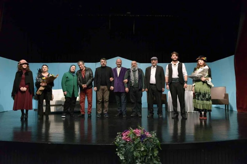 Yıldırımlılar tiyatroda buluştu
