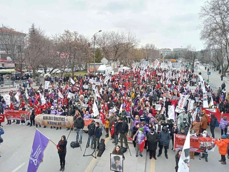 Cumhuriyet Kadınları Derneği ile TGB’den “Yükselen Kadın Yükselen Türkiye” mitingi

