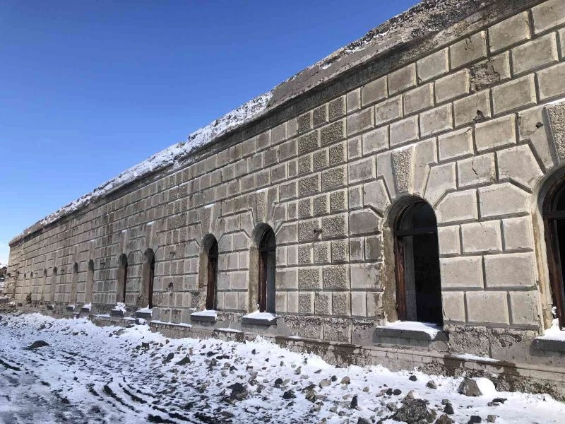 Kars’ta 272 yıllık tabya turizme kazandırılmayı bekliyor
