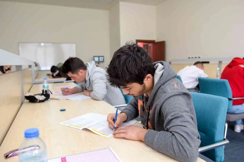 Kütüphanelerde TYT hazırlığı
