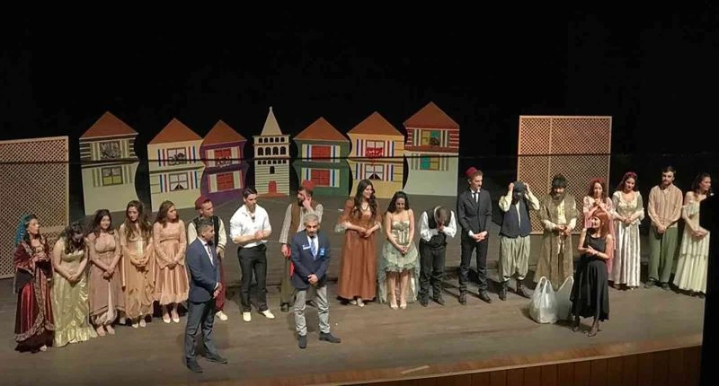 Mersin’de ’7 kocalı Hürmüz’ oyunu büyük ilgi gördü
