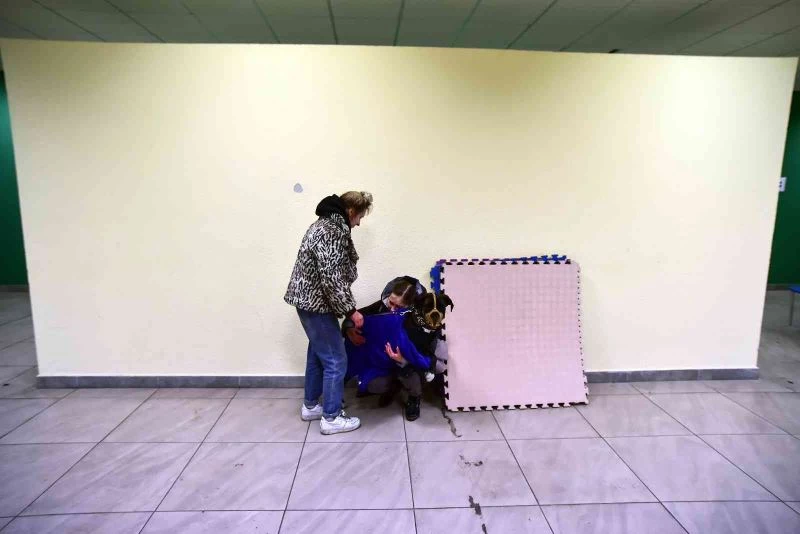 Rusya’nın saldırılarından kaçan siviller Lviv’de stadyuma sığındı
