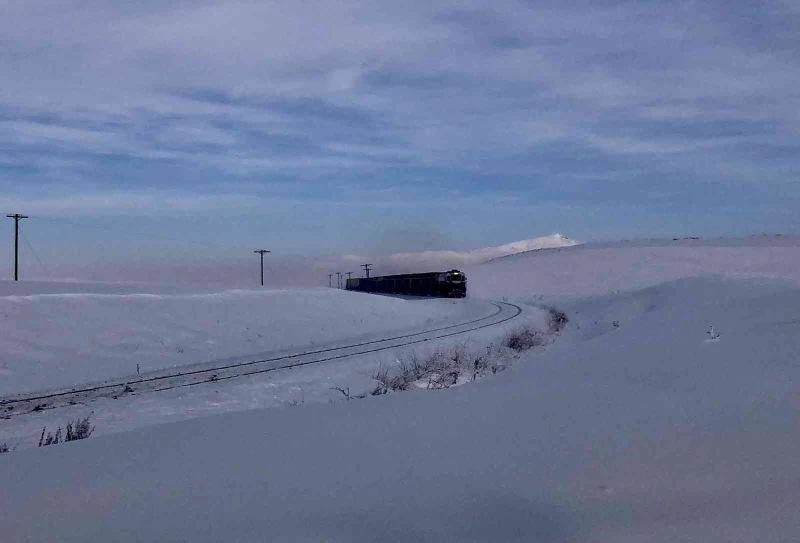 Asya’yı Avrupa’ya bağlayan demiryolunda kartpostallık görüntüler
