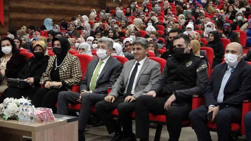 Van’da “Mutlu ve Huzurlu Ailenin Sırları” programı düzenlendi
