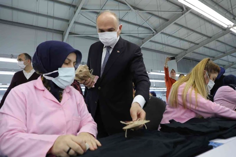 Özlü, emekçi kadınları yalnız bırakmadı
