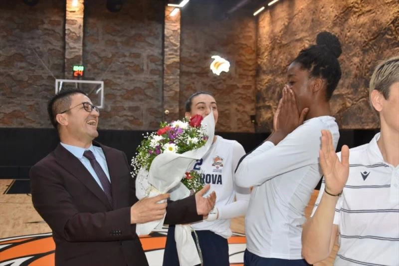 ÇBK Mersin Yenişehir Belediyesi oyuncularına Dünya Kadınlar Günü sürprizi