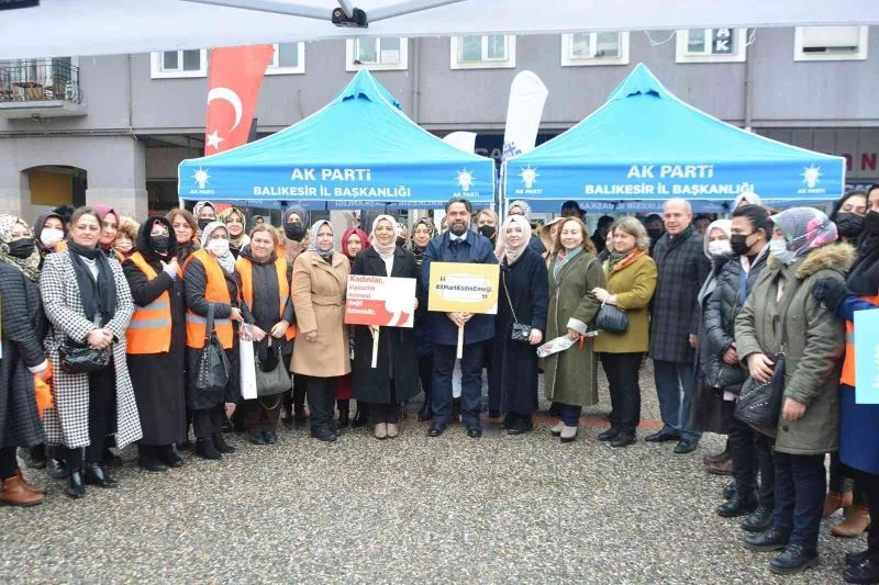 AK Kadınlar’dan çiçekli kutlama
