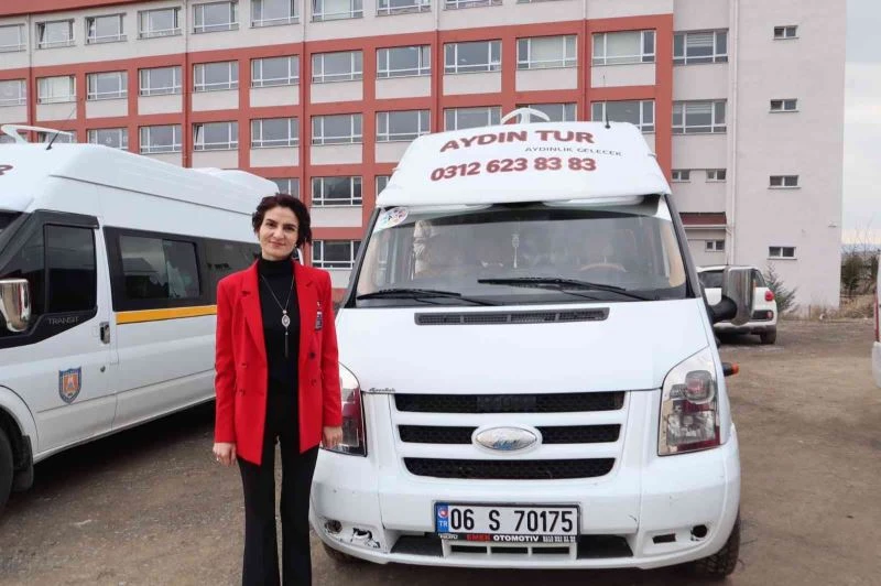 “Sen kadınsın kadından şoför mü olur?” diyenlere inat servis şoförü oldu
