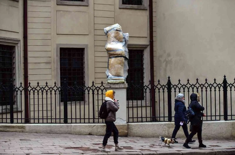 Tarihi Latin Katedrali, Rus saldırısından korunuyor
