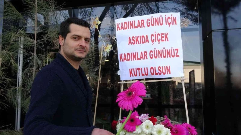 14 Şubat’ta askıda çiçek kampanyası başlatmıştı, 8 Mart’ta da o geleneği devam ettirdi

