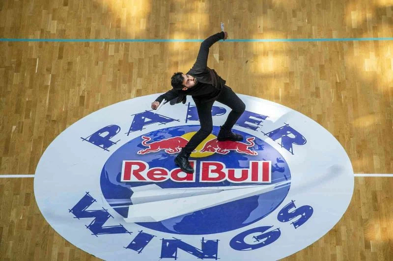 Red Bull Paper Wings ile ‘Kâğıt uçak pilotları’ hünerlerini sergiliyor
