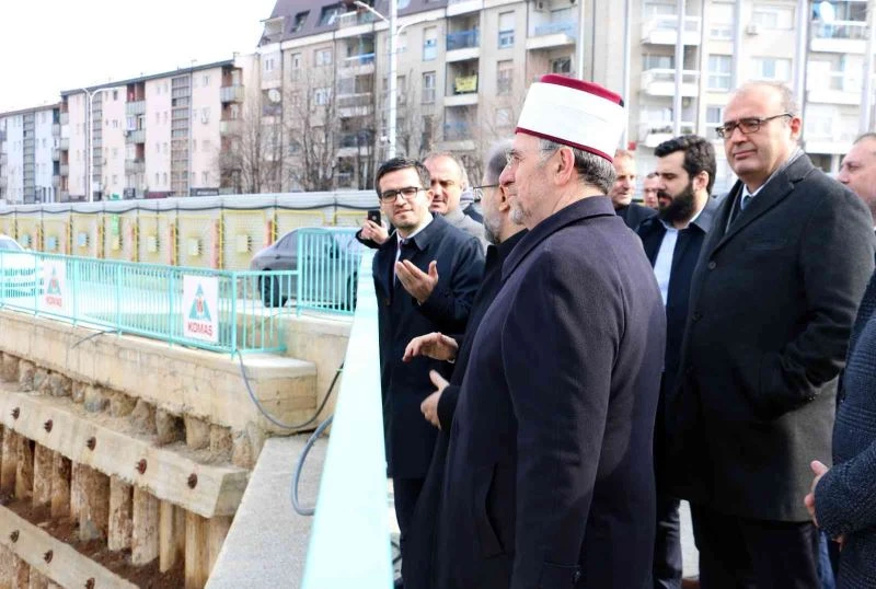 Diyanet İşleri Başkanı Erbaş, Kosova’daki Priştine Merkez Camisi inşaatını inceledi
