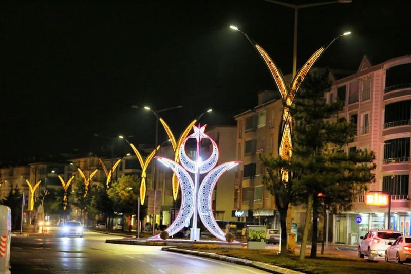 Aksaray’da enerji tasarruflu dekoratif aydınlatmalar faaliyete girdi
