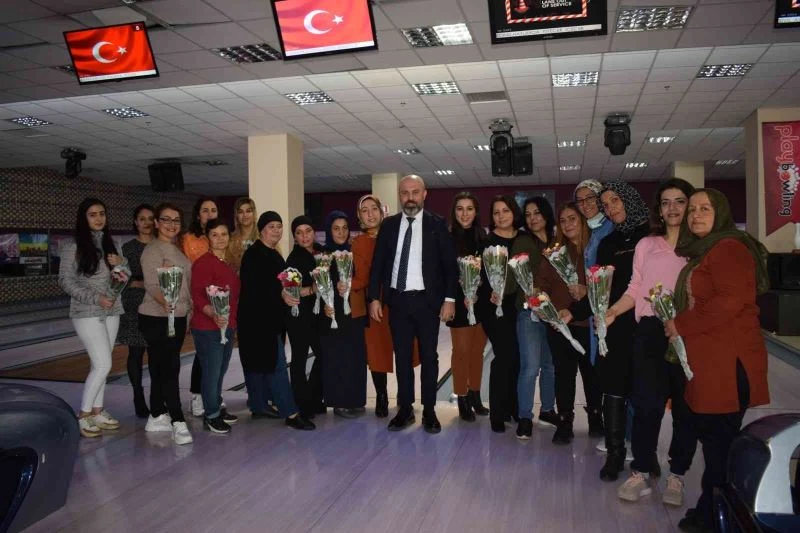 Hak-İş’li kadınlar bowling turnuvasında bir araya geldi
