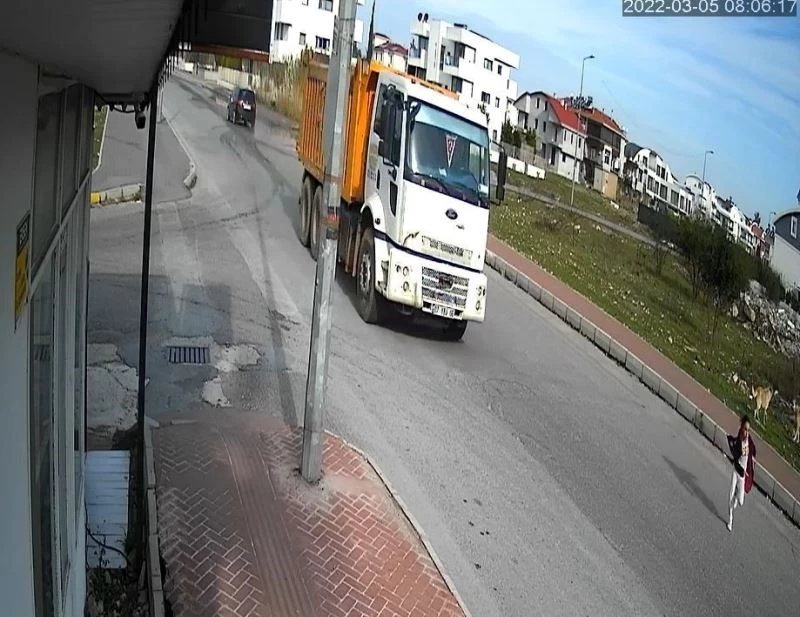 Sokak köpeklerinden kaçarken kamyonun altında kalan küçük Mahra’nın beyni cevap vermiyor
