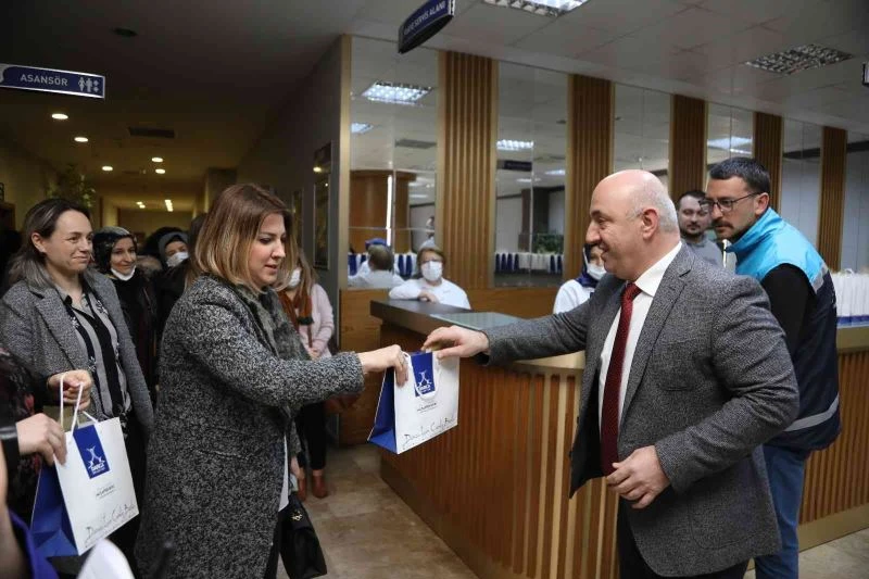 Başkan Bıyık, kadın çalışanların gününü kutladı
