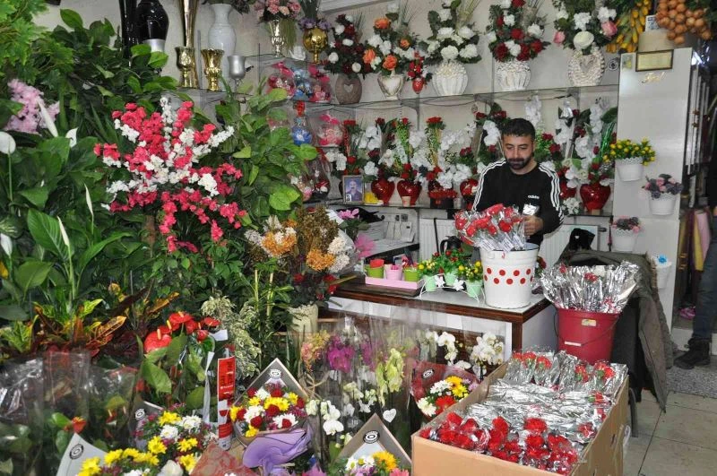 Kars’ta Çiçekçilerde ’8 Mart’  yoğunluğu
