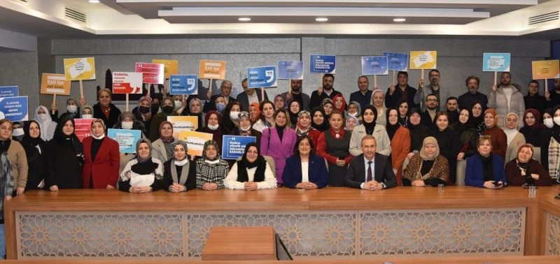 AK Parti Bursa İl Kadın Kolları Başkanı Emel Gözükara Durmaz: 