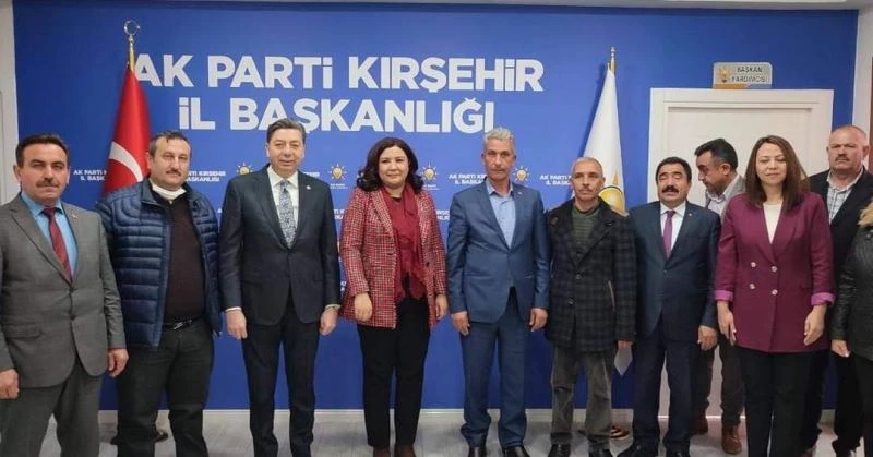 AK Parti’ye katılımlar sürüyor
