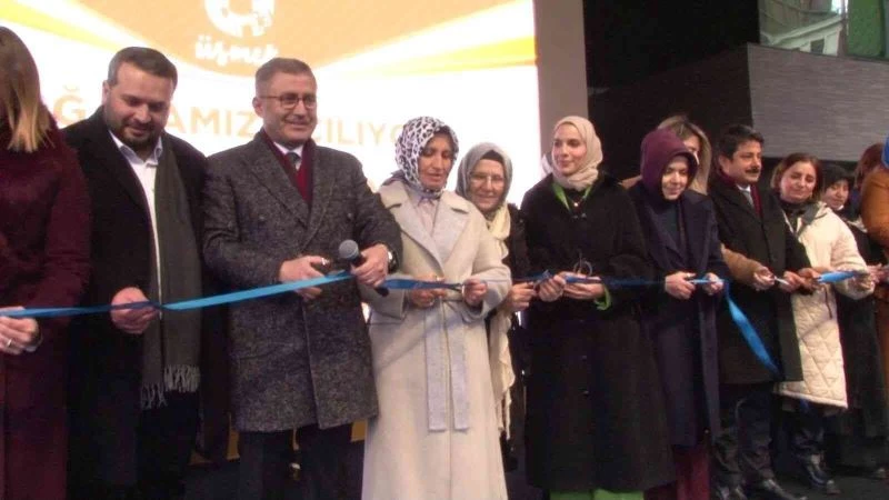 Üsküdar’da Üsmek mağazası Kerem Görsev konseriyle açıldı
