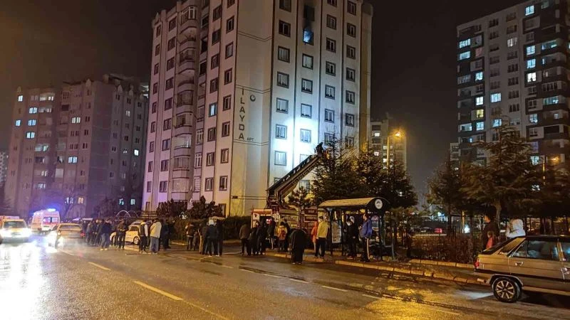 Sinir krizi geçiren şahıs evini ateşe verdi
