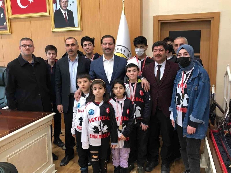 Sporcularından Tatvan Belediyesine ziyaret
