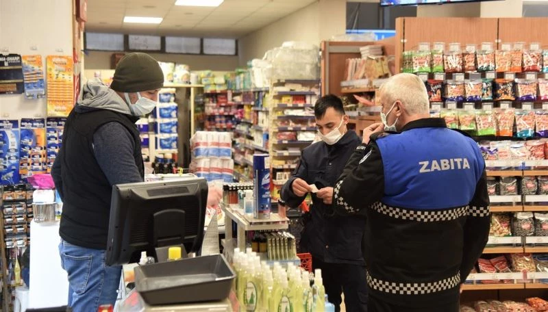 Başiskele’de zabıta ekipleri marketleri denetledi
