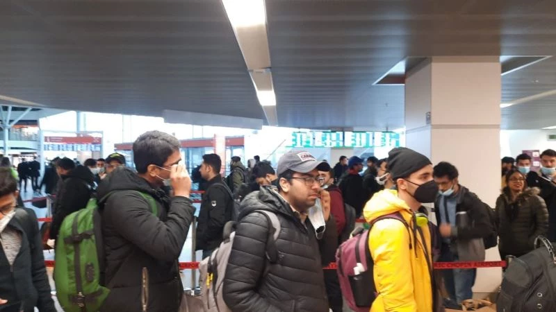 Ukrayna’da mahsur kalan 230 Pakistanlı öğrenci ülkelerine ulaştı
