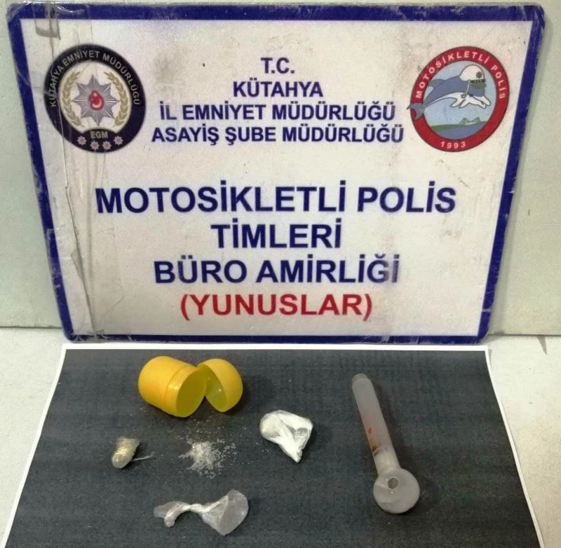 Kütahya’da bir şahsın çantasında uyuşturucu bulundu
