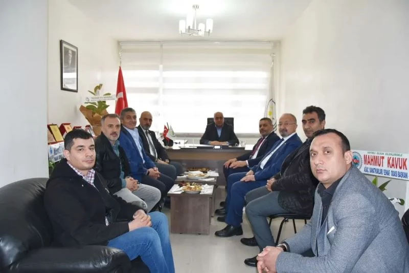 Başkan Sadıkoğlu: “Esnaf odalarını önemsiyoruz”
