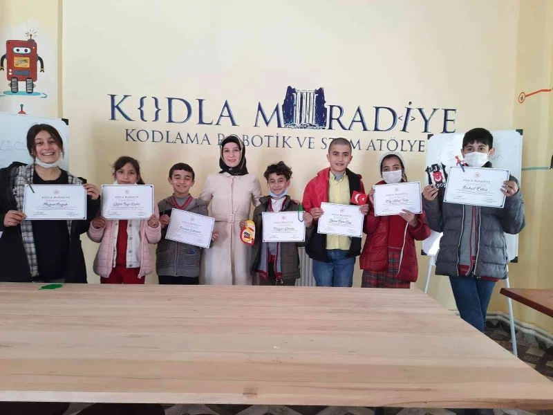 ‘Kodla Muradiye’ projesini tamamlayan öğrencilere belgeleri verildi
