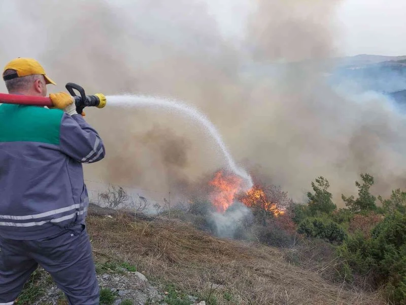 Bilecik’te küçük çaplı başlayan orman yangını giderek büyüyor
