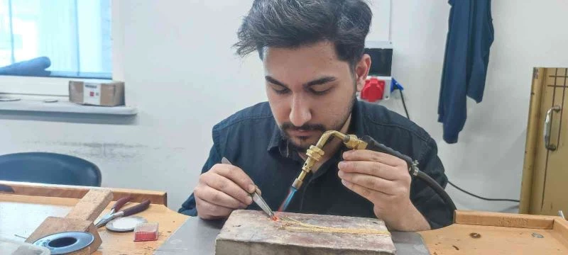 5 milyon liralık altın kanalizasyona akıyor
