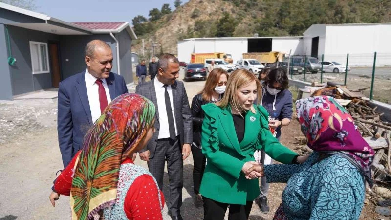 Sel mağduru Roman vatandaşlar prefabrik konutlarına kavuştu
