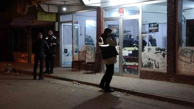 Kıraathane silahlarla tarandı: 2 yaralı
